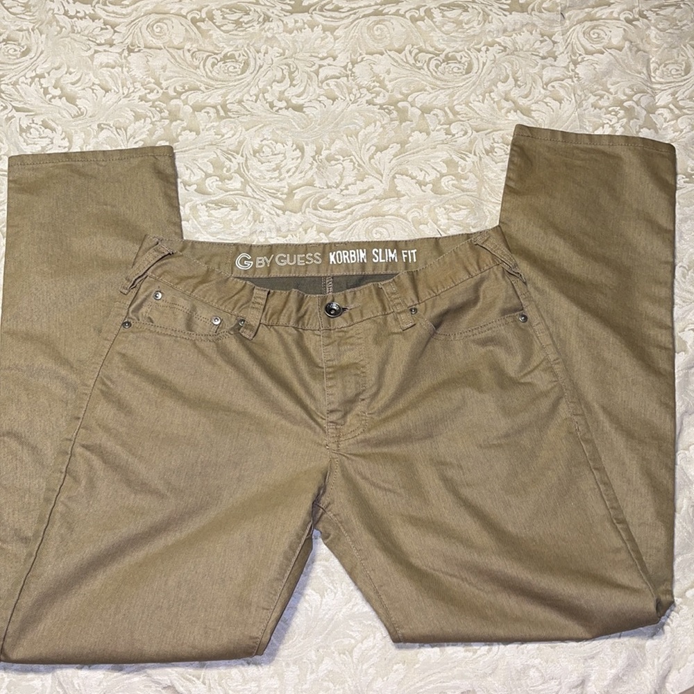 Men’s G by Guess Korbin Slim khaki jeans. 33x32.